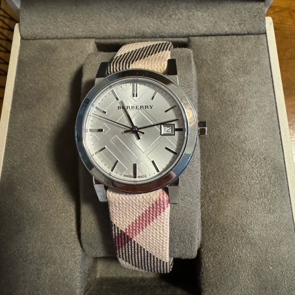 Women’s Burberry Watch Discontinued